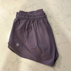 Lululemon Hotty Hot 2.5” Shorts